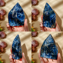 将图片加载到图库查看器，Sodalite Towers from South Africa
