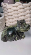 在图库查看器中加载和播放视频，Majestic Verdite / African Jade Hippopotamus Sculpture
