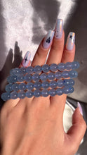 在图库查看器中加载和播放视频，(Preorder) Blue Chalcedony Bead Bracelet
