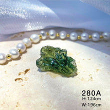 将图片加载到图库查看器，Rare Moldavite from Czech Republic (E)
