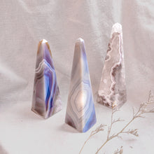 Load image into Gallery viewer, Agate Obelisk with Quartz and Bandings
