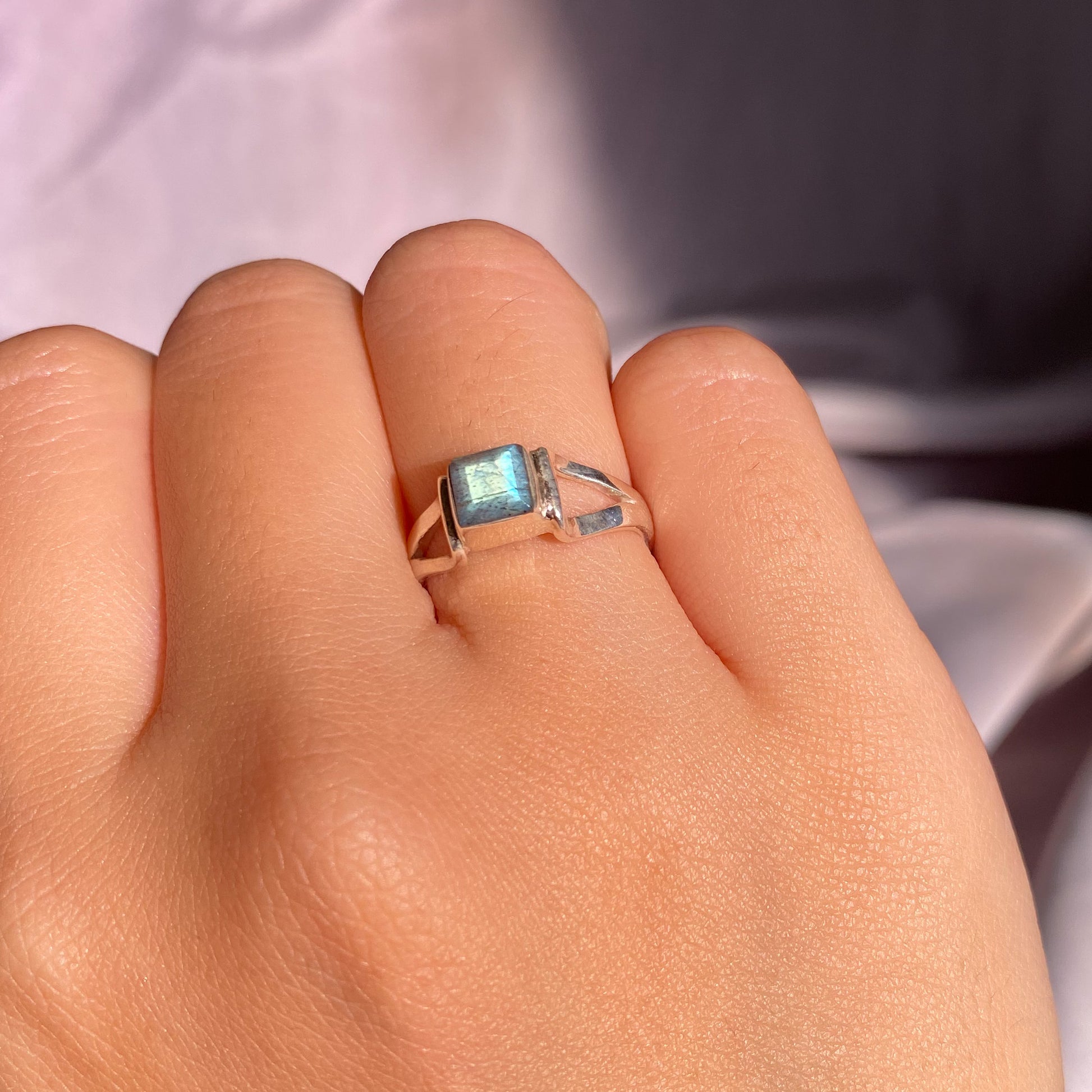 [Preorder] Square Labradorite Double Band Silver Ring