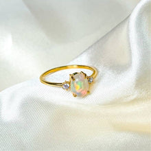 将图片加载到图库查看器，Ethiopian Opal Large Gem with Side Zircons on 18k Gold Filled Band
