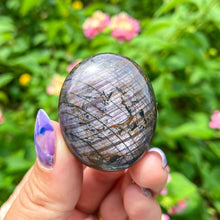 将图片加载到图库查看器，Flashy Ruby Crystal Precious Stone Mini Palmstone
