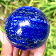 将图片加载到图库查看器，Lapis Lazuli Sphere with Pyrite Specks
