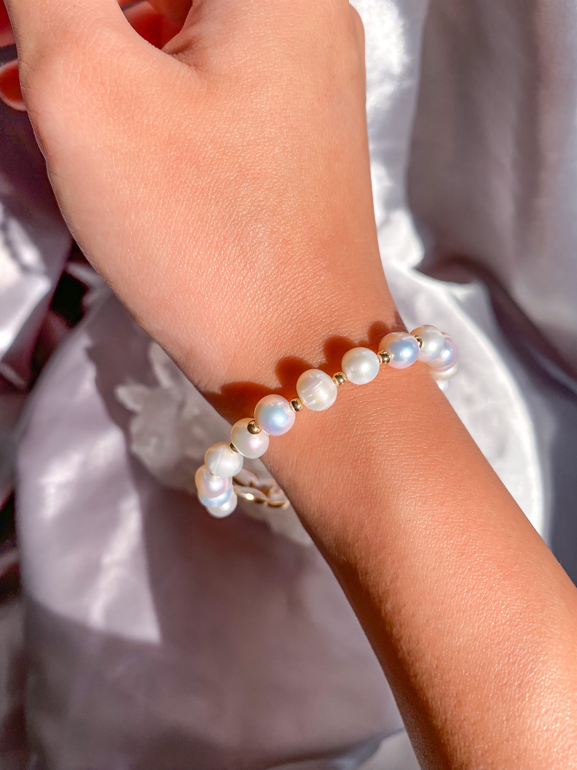 Butterfly Clasp Natural Freshwater Round Pearl Bracelet