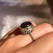 Load image into Gallery viewer, Labradorite on Intricate Silver Rope Band Ring LR-01
