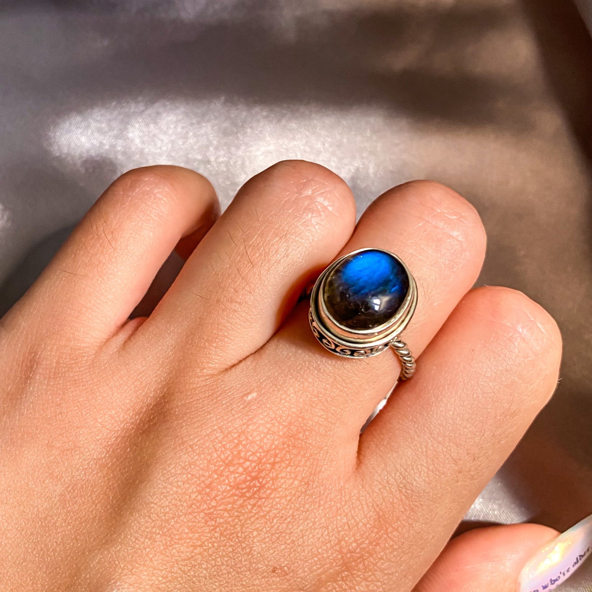 Labradorite on Intricate Silver Rope Band Ring LR-01