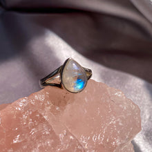 Load image into Gallery viewer, Large Moonstone on Split Band Silver Ring MR-02
