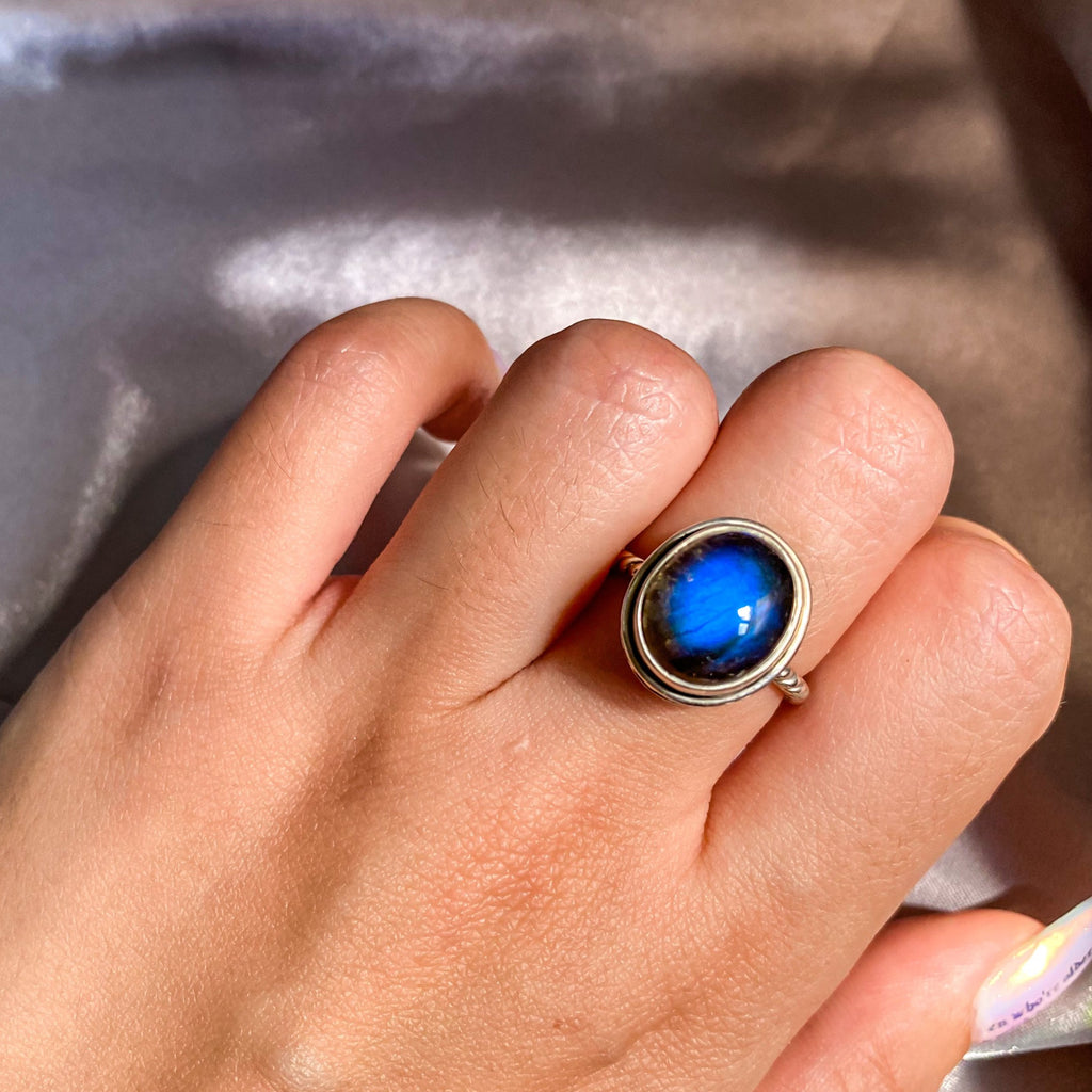 Labradorite on Intricate Silver Rope Band Ring LR-01
