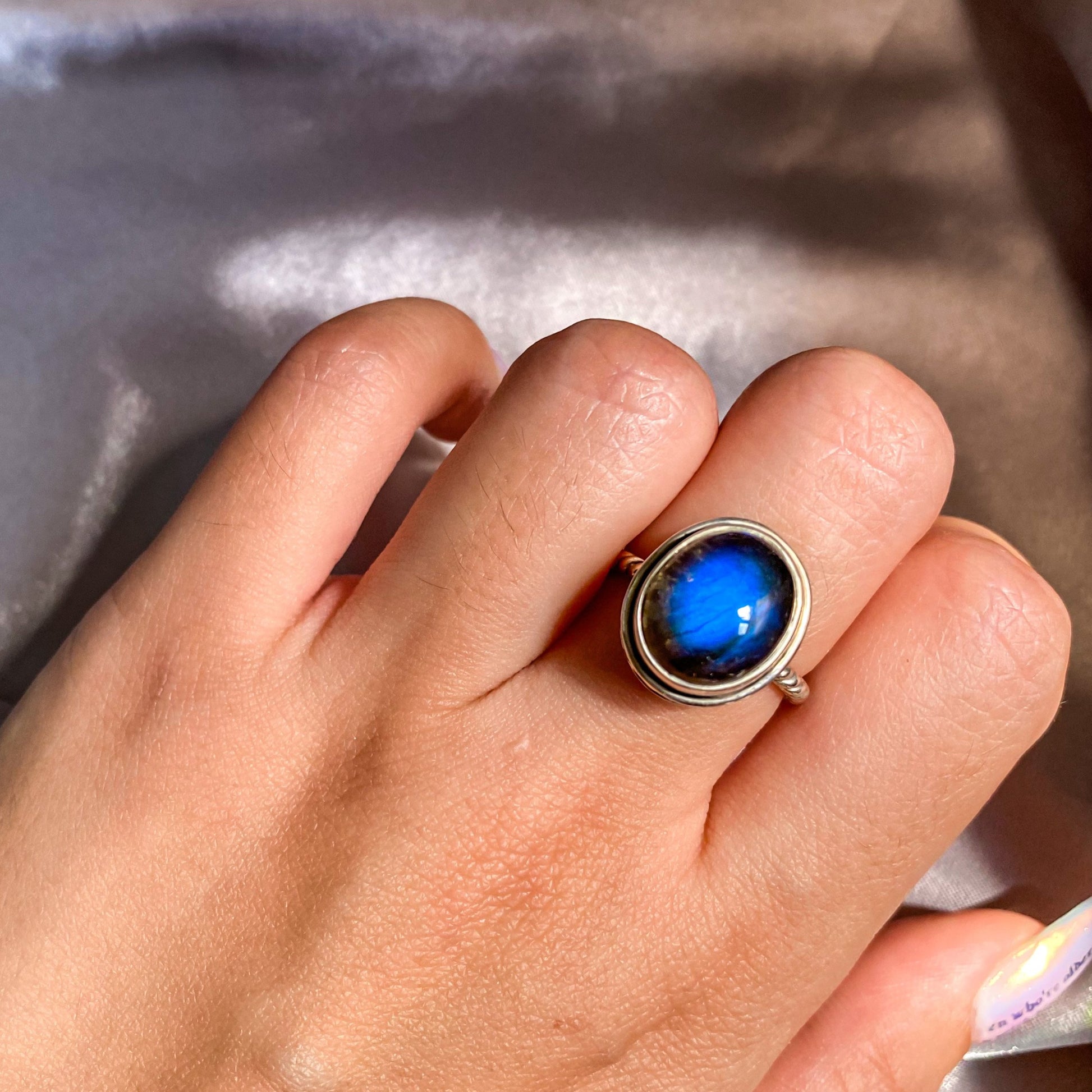 Labradorite on Intricate Silver Rope Band Ring LR-01