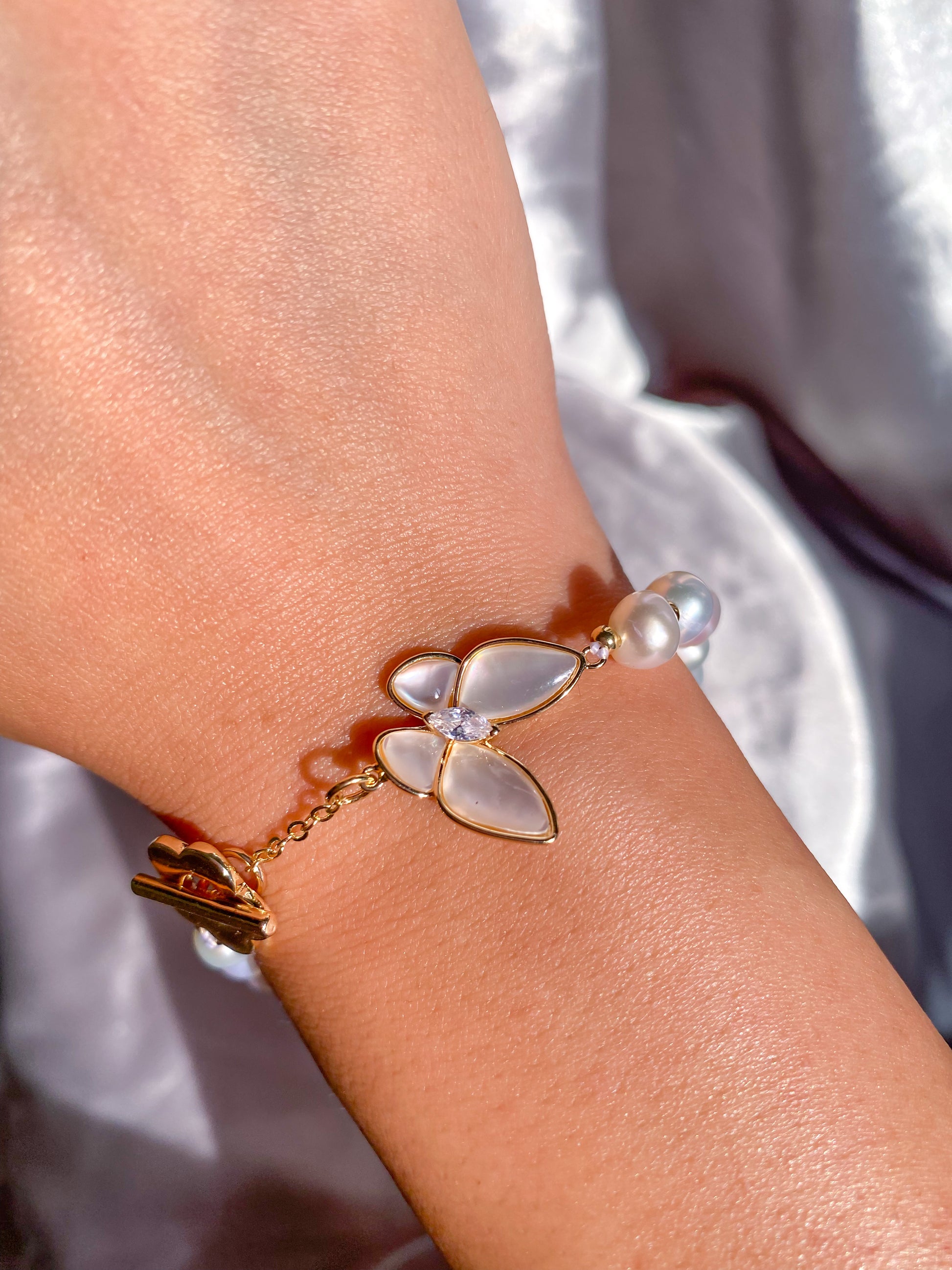Butterfly Clasp Natural Freshwater Round Pearl Bracelet