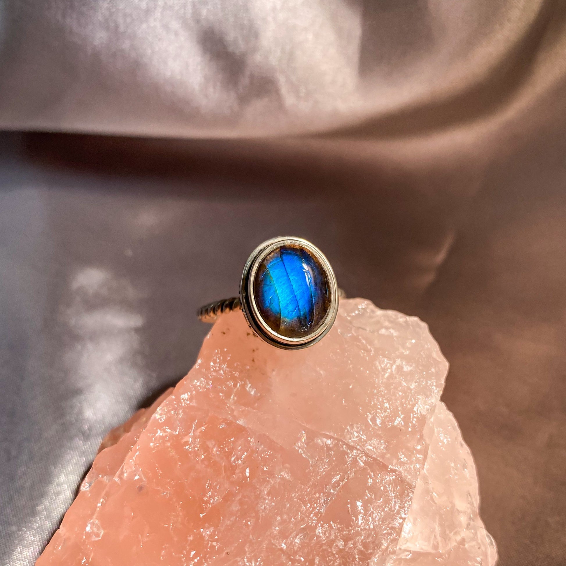 Labradorite on Intricate Silver Rope Band Ring LR-01