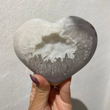 Load image into Gallery viewer, Snow Mountain Druzy Agate Heart
