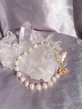 Load image into Gallery viewer, Butterfly Clasp Natural Freshwater Round Pearl Bracelet
