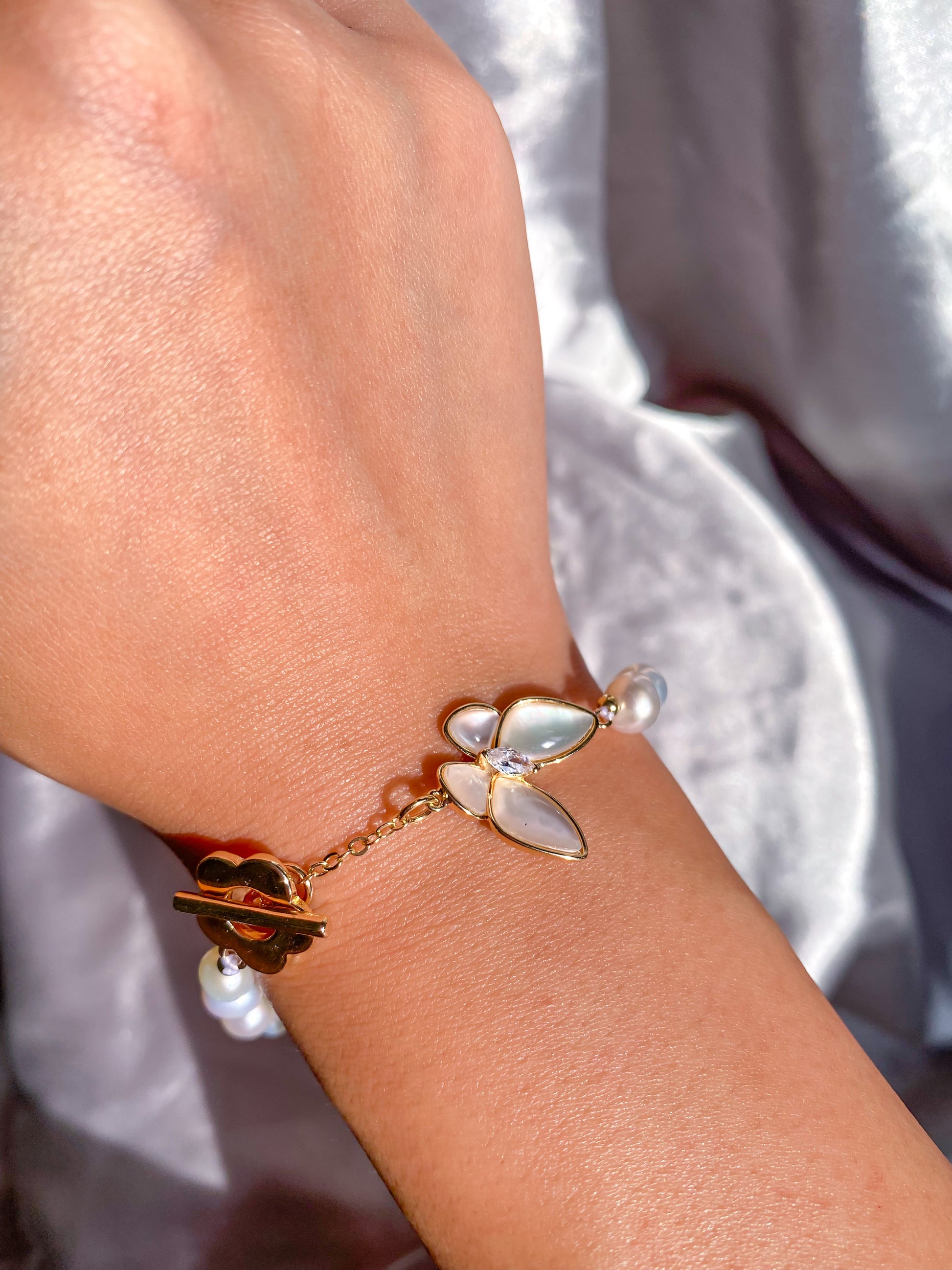 Butterfly Clasp Natural Freshwater Round Pearl Bracelet