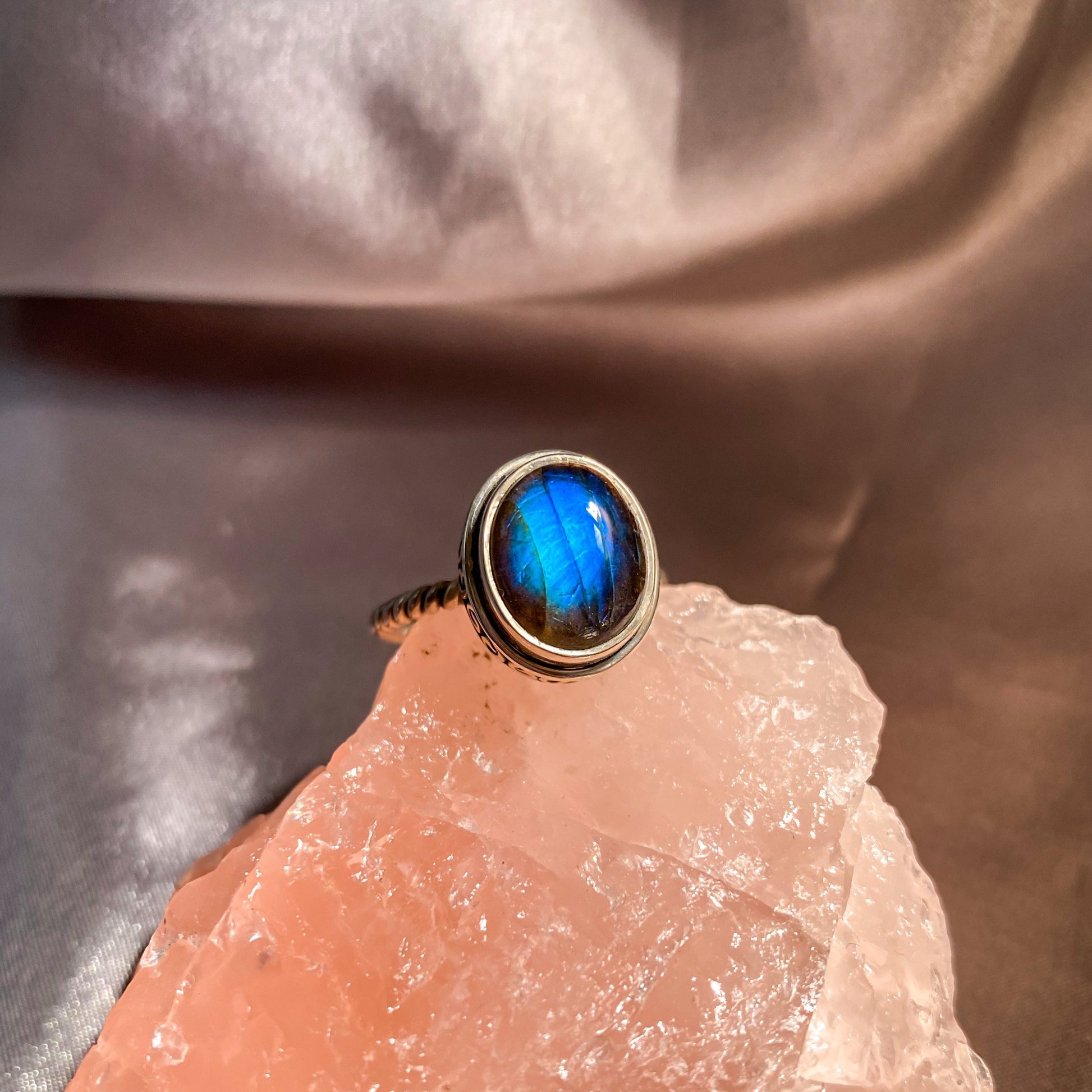 Labradorite on Intricate Silver Rope Band Ring LR-01