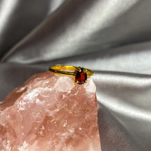 将图片加载到图库查看器，Garnet Gemstone Ring with Dainty Gold Band GR-01
